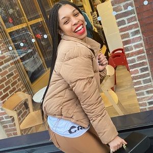 Meet your Posher, Nina